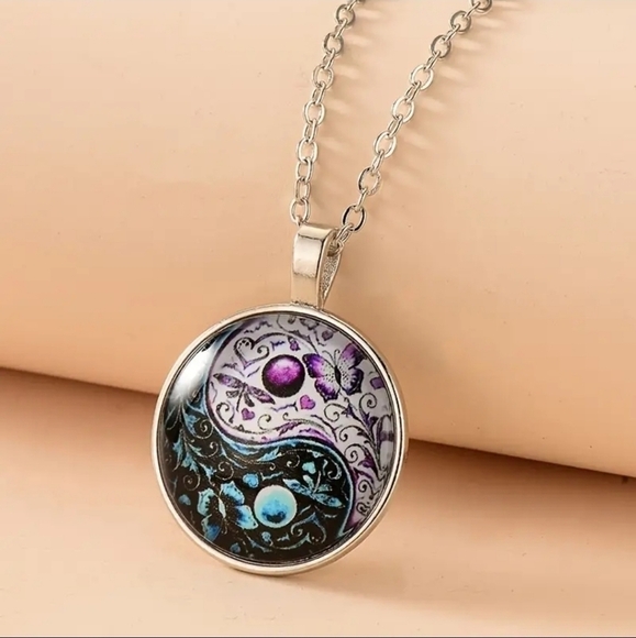 💥4 for $20💥NWT Eight Diagram Classic Pendant Necklace - Picture 1 of 5